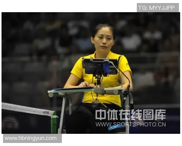 女生化身足球解说员模仿明星球员精彩瞬间引发热议