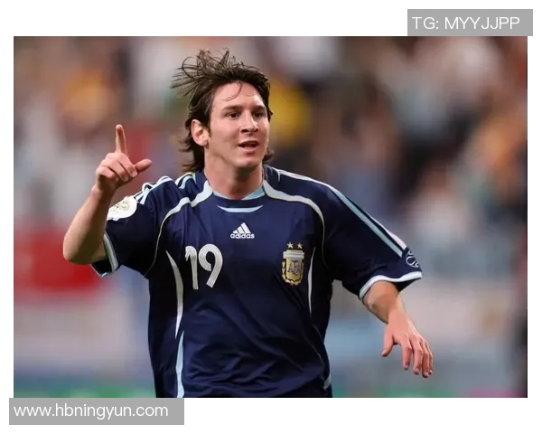 梅西足球明星挂画展现传奇球技与无与伦比的魅力 梅西足球明星挂画展现传奇球技与无与伦比的魅力