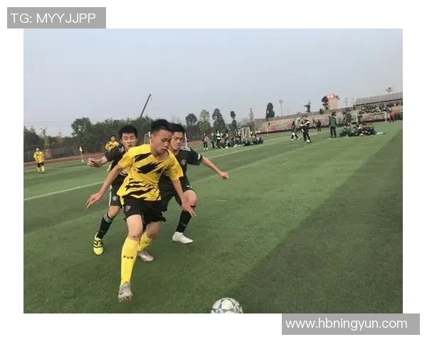 足球明星荣耀时刻捧起奖杯展现无尽激情与梦想成就的辉煌瞬间 足球明星荣耀时刻捧起奖杯展现无尽激情与梦想成就的辉煌瞬间