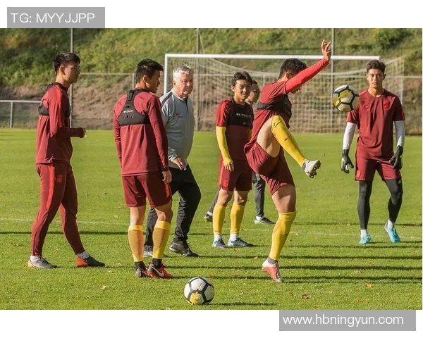 黄强独家揭秘足球技巧与战术分析分享,助你提升球场表现与观赛乐趣